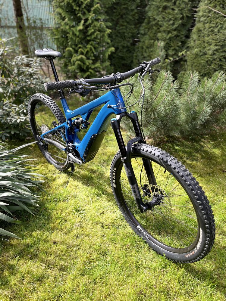 Rower elektryczny Pivot Shuttle AM e-bike lekki 22kg Enduro EMTB Trail