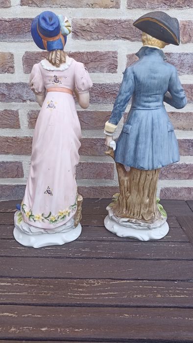 Статуэтки парные  
"Галантная пара"