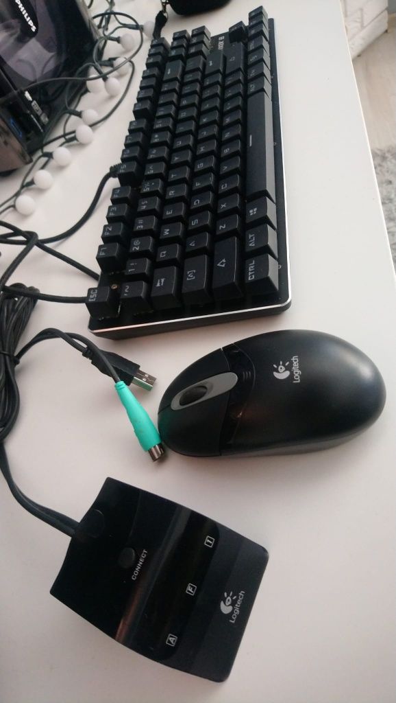 Klawiatura gamingowa podświetlana RGB Hykker + Myszka Logitech Bezprz