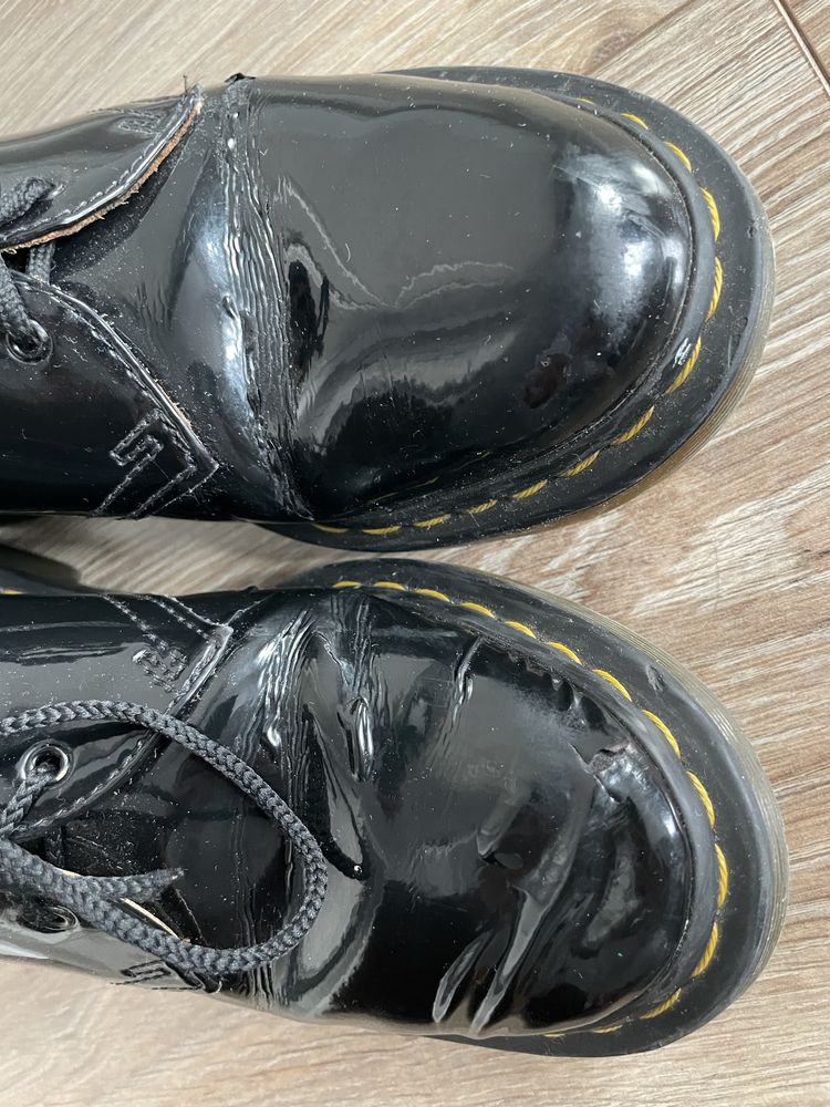 Dr. Martens martensy czarne polbuty lakierki lakierowane