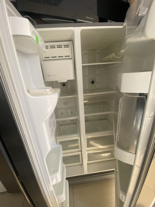 Холодильник із морозилкою(суха заморозка)