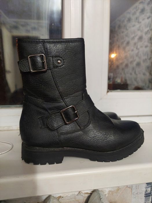 Зимові кросівки,  ботинки зимові 2 та осінні2 по 200 гривень