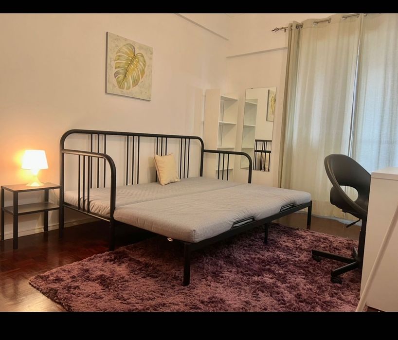 Quarto com sala e varanda em Benfica