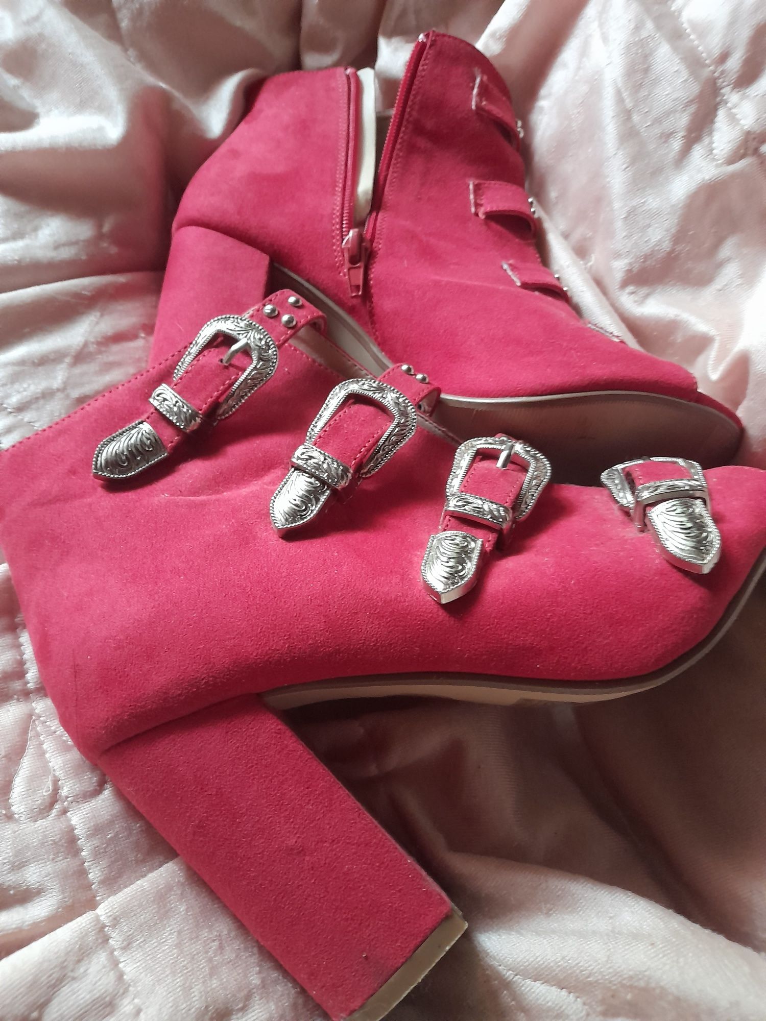 Buty czerwone 38
