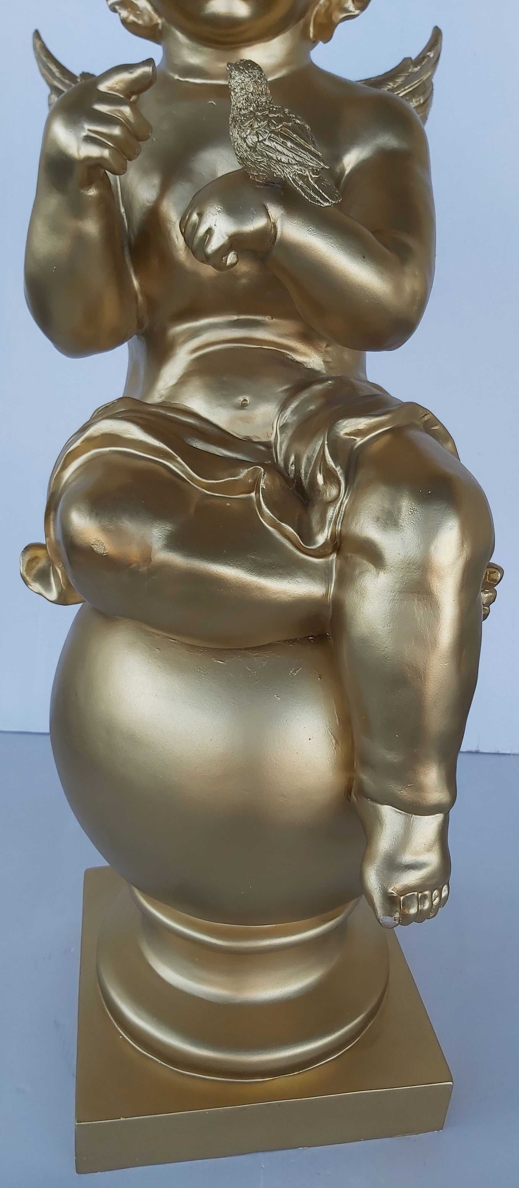 Anioł Aniołek na Kuli Figura Amor Poliston Dzień Kobiet Prezent
