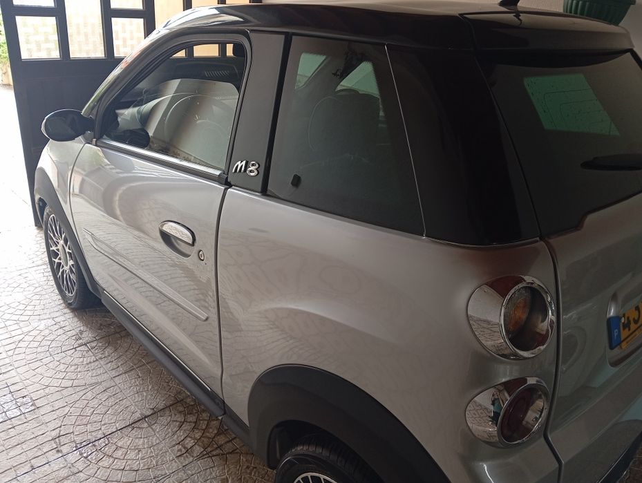 Microcar M8DCi cinza prata e preto