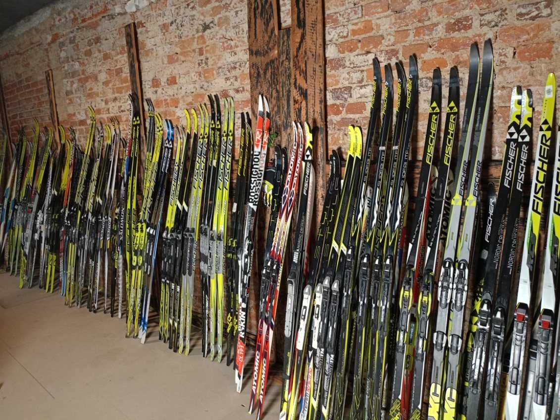 Narty biegowe Atomic World Cup Red C. 185 cm z wiązaniami SNS Nowe
