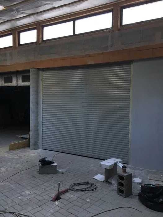 Промислові секційні та ролетні ворота в Цехи Майстерні Бокси Ангари