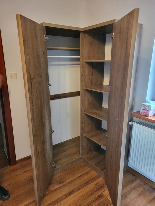 Szafa narożna z półkami i wieszakiem TADEUSZ- 25 dąb lefkas