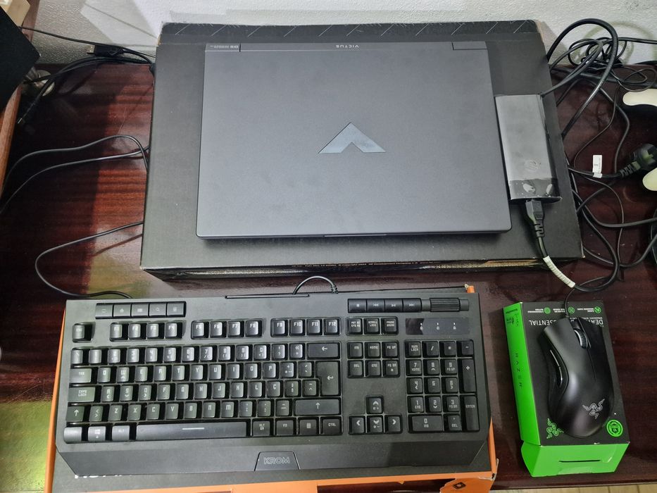 Portátil Gaming HP Victus 15-fb0021np