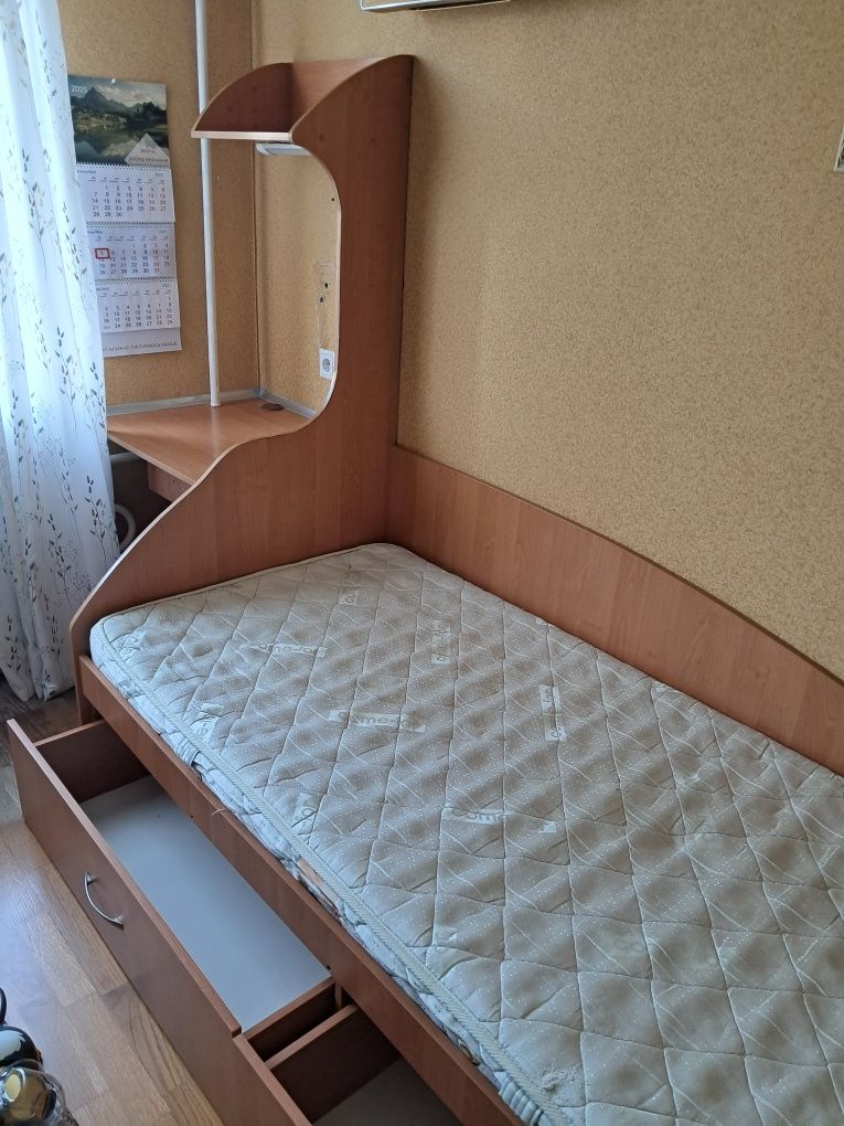 Односпальная кровать