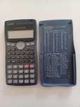 Máquina de Cálculo Científico Casio fx-570MS