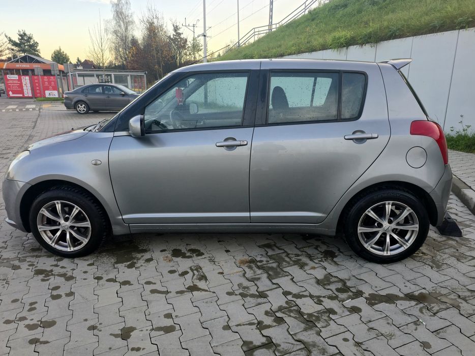 Suzuki Swift 1.3 92 KM • 2005 r. • 152 tys. km • Benzyna