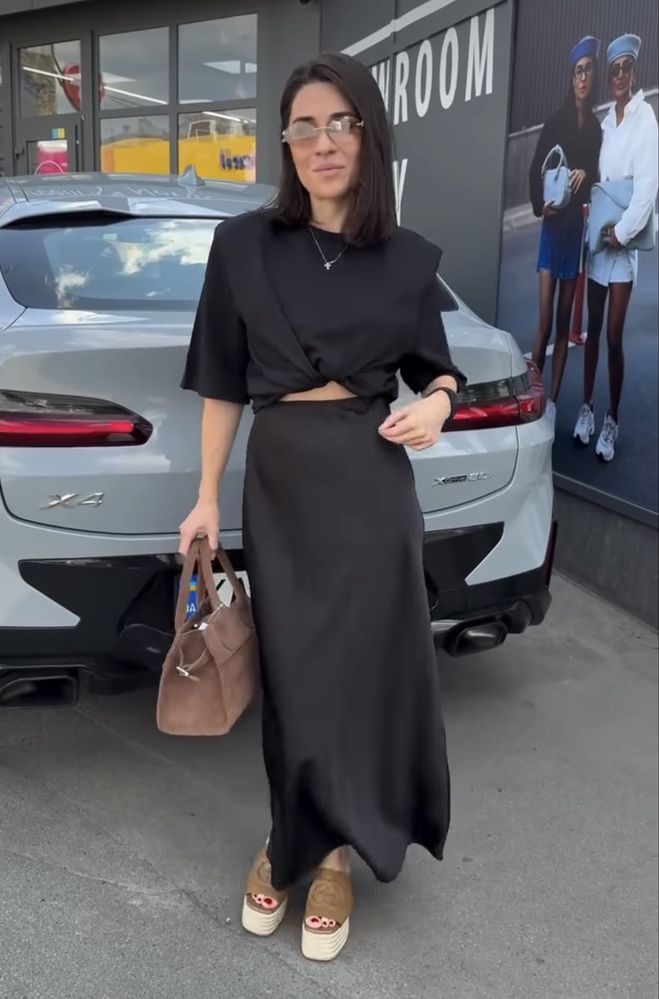Атласна спідниця міді чорна