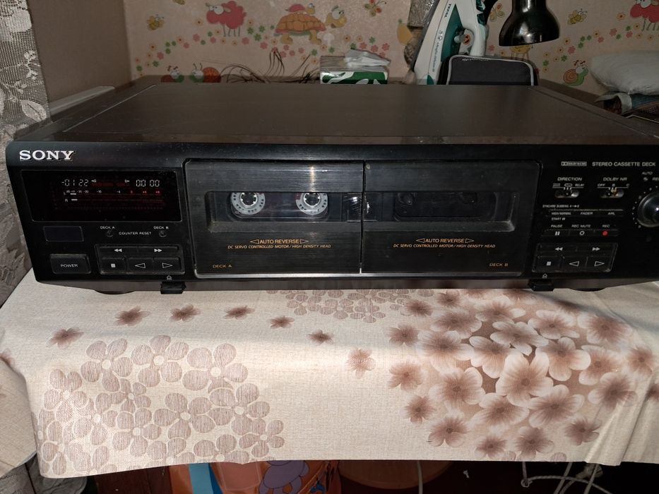 Продам касетну деку Sony TC-WR661