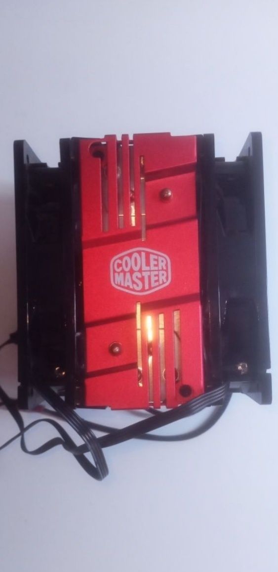 Cooler Master Hyper 212 LED 
Veio de um recheio de uma cas