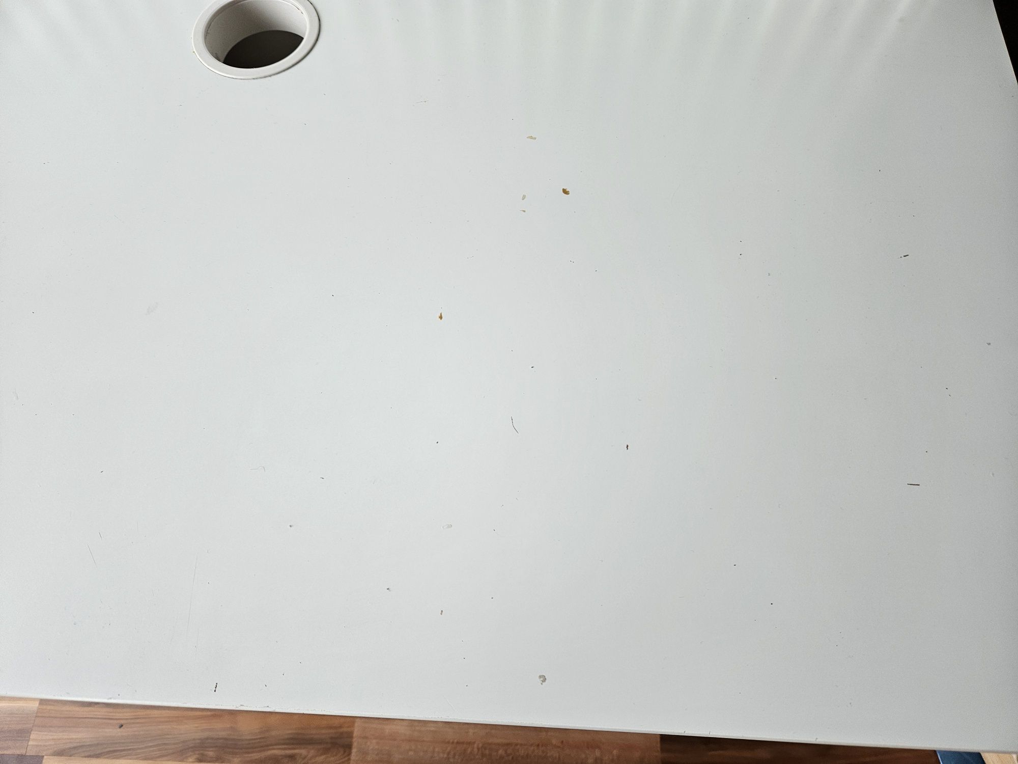 Biurko ikea białe rezerwacja