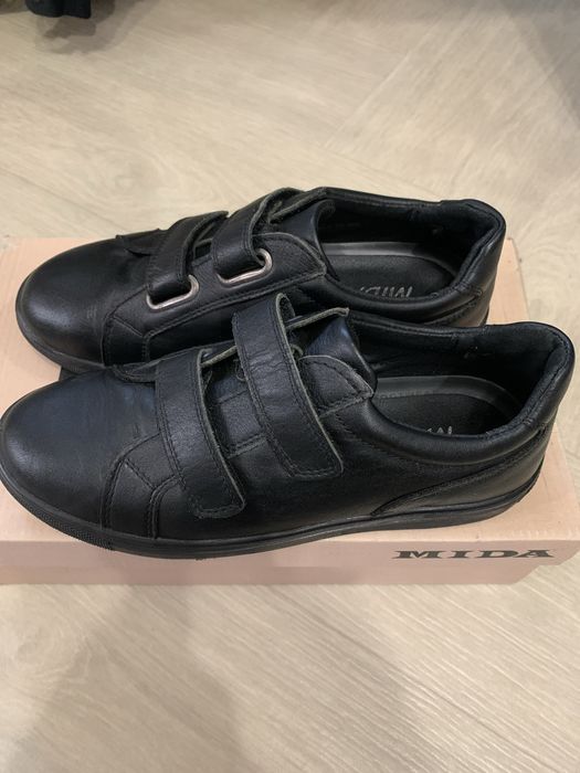 Продам туфлі MIDA