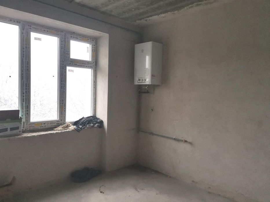 Продається 2  кімнатна новобудова в центрі Виставки. Орієнтир ДОСАФ.