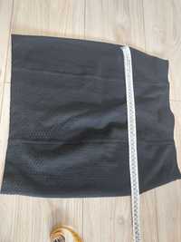 Czarna prążkowana spódnica s