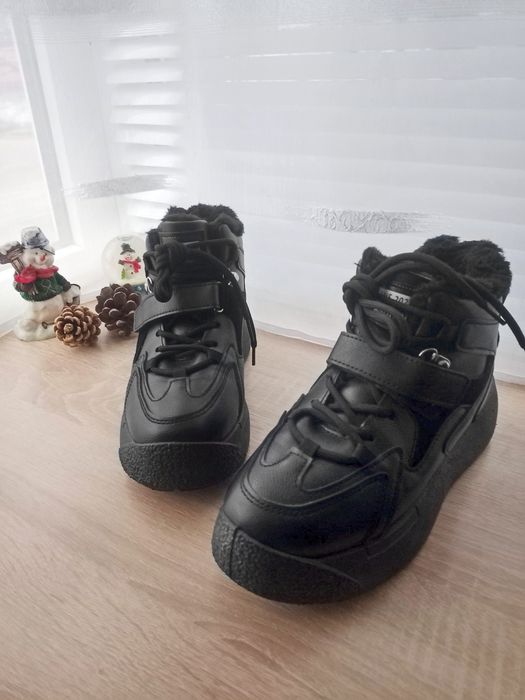 Зимові жіночі черевики,ботинки, кросівки 38 39 розмір