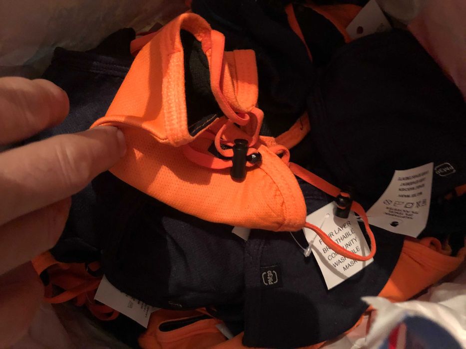 Строительные защитные маски из материала-фабрычные.