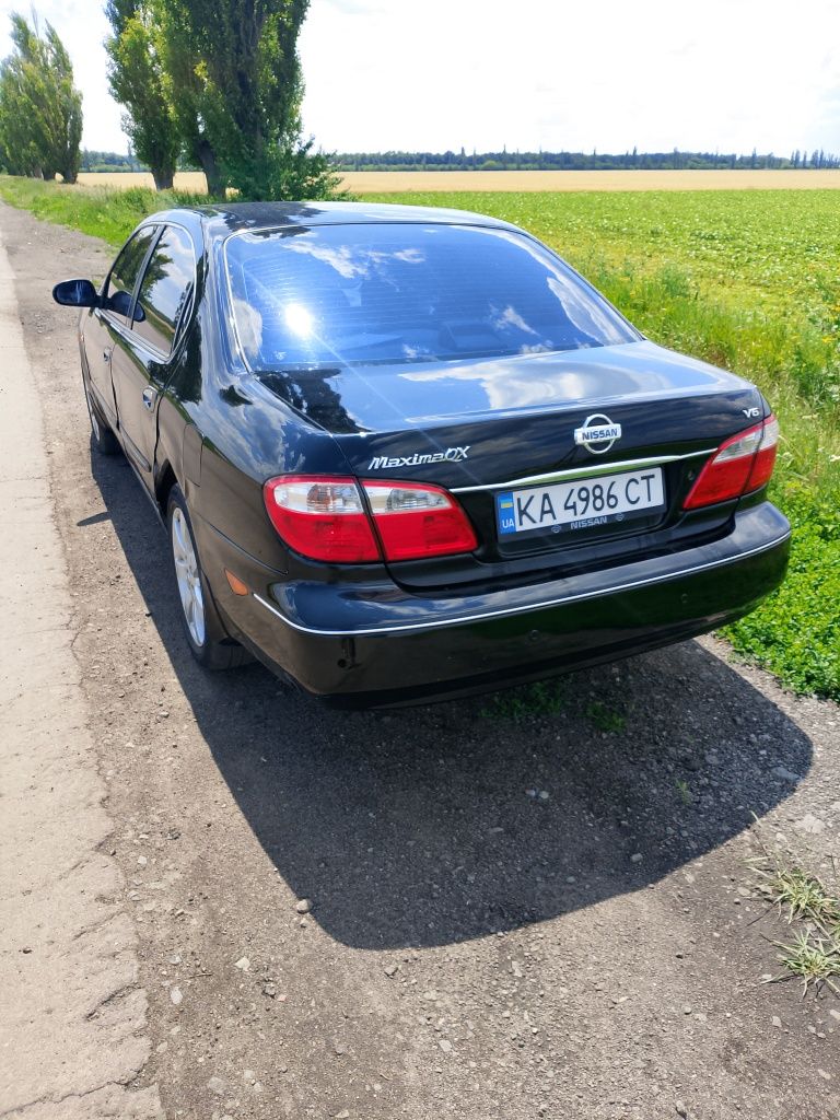Продам власний  автомобіль можливий обмін на бус