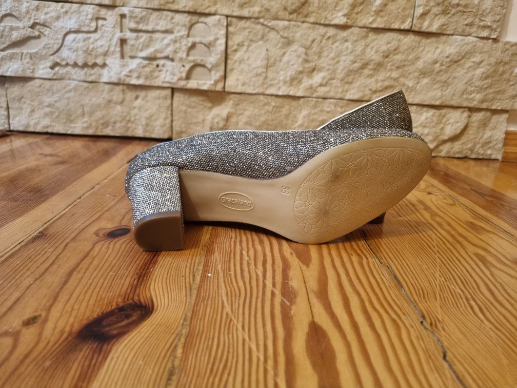 Buty na obcasie, Graceland, 36