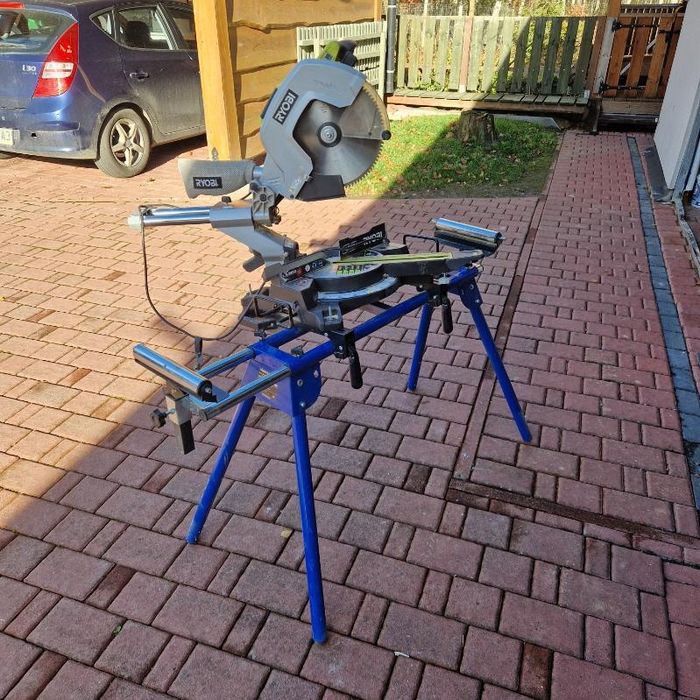 Piła ukośnica Ryobi + stół roboczy