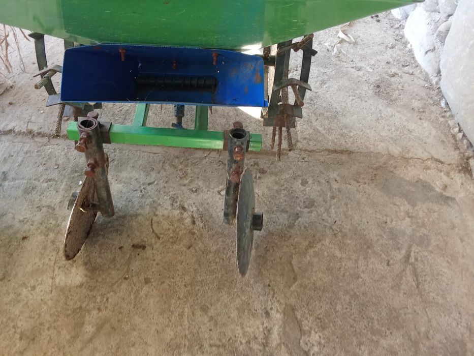 Продам картопелесаджалку для мотоблока