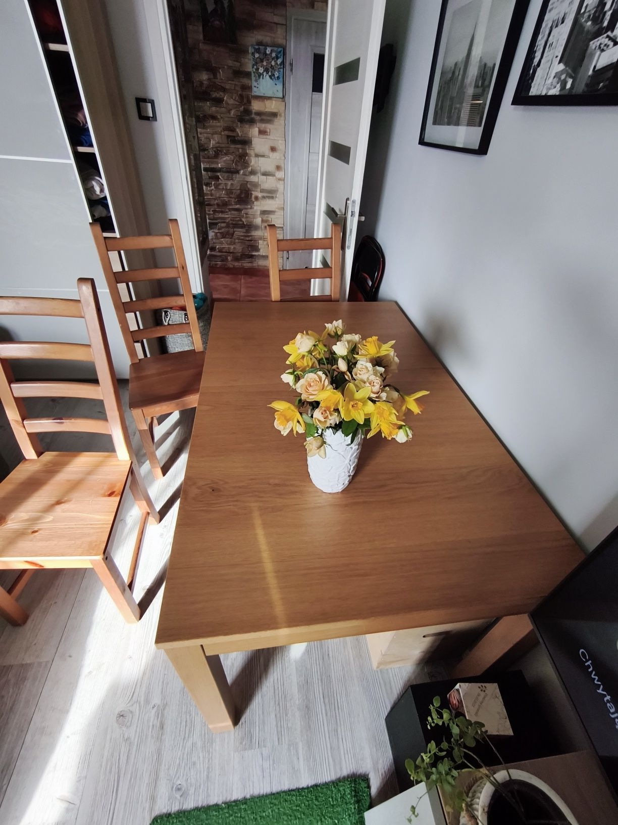 Dwa  krzesła Ikea