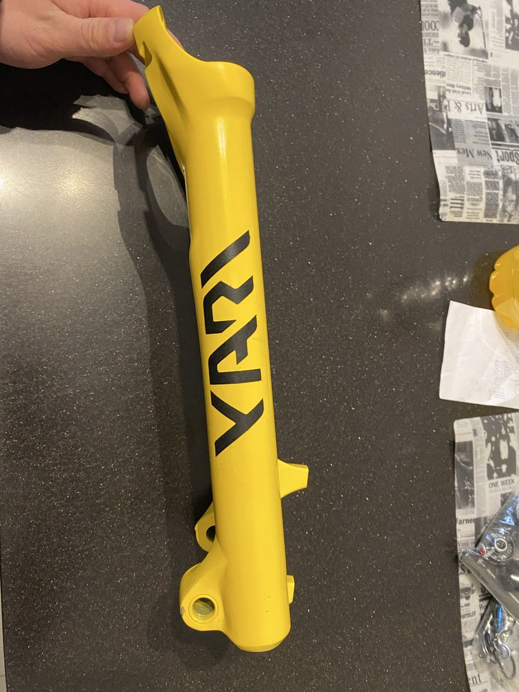 Dolne golenie rock shox yari lagi lyrik 27,5