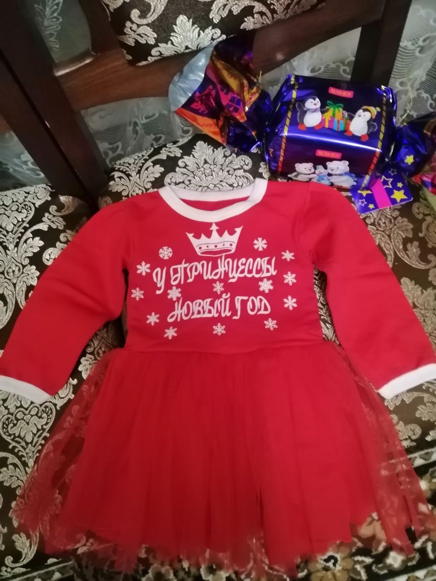 Новорічна сукня для маленької принцеси.