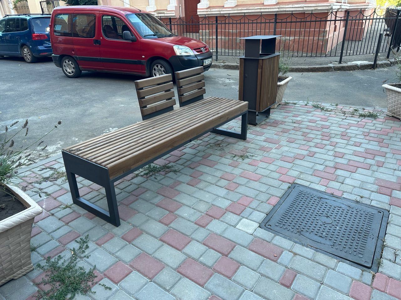 Лавки вуличні та урни, виробництво в Одесі.