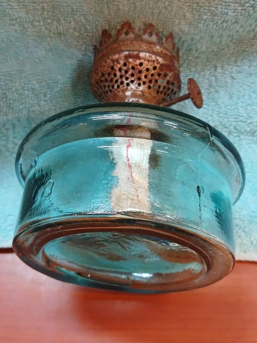 Лампы керосиновые, одна комплект со стеклом, 1 без стекла