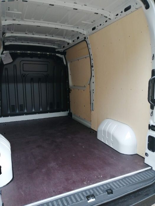 Zabudowa podłogi, boków i drzwi w samochodach Movano Master L2H2