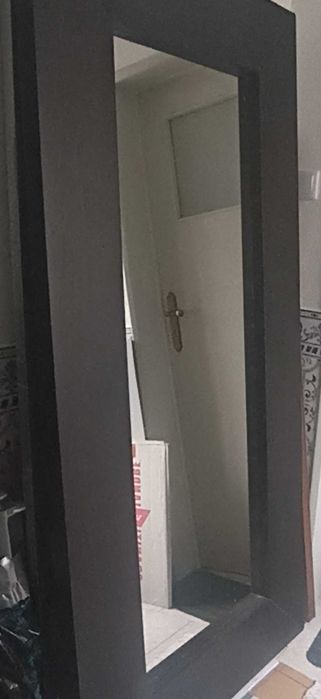 Espelho com moldura preta larga Ikea