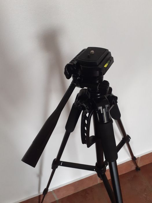 Tripé ajustável c/ nível