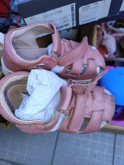 Продаю диче взуття.