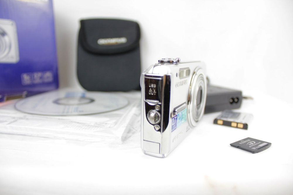 Máquina Fotográfica Olympus FE FE-340 8.0 MP *Para Peças ou Reparar*
