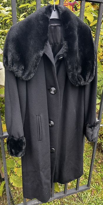 Czarny elegancki plaszcz M