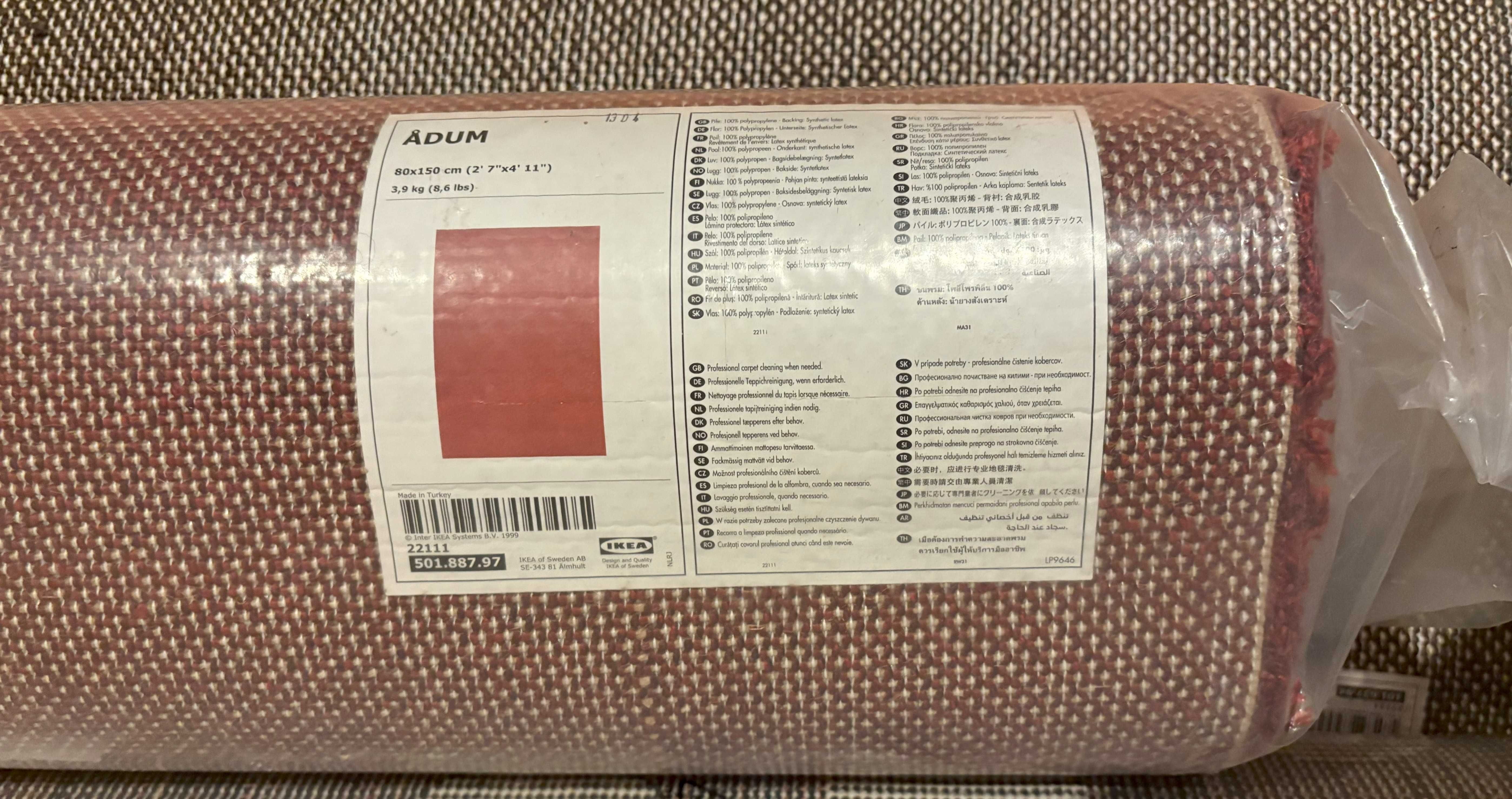 Tapetes Novos Ikea Adum vermelho e Ullgump preto e branco