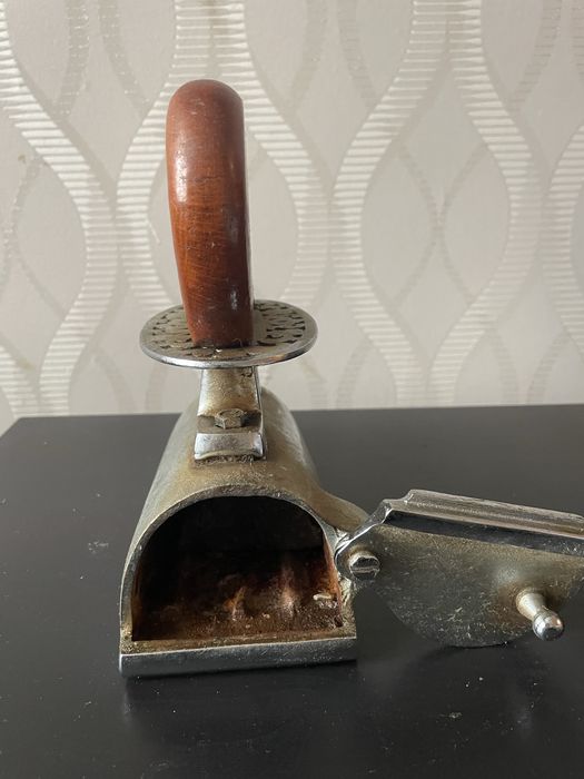 Stare zabytkowe ŻELAZKO Z DUSZĄ z XVIII wieku Poznań