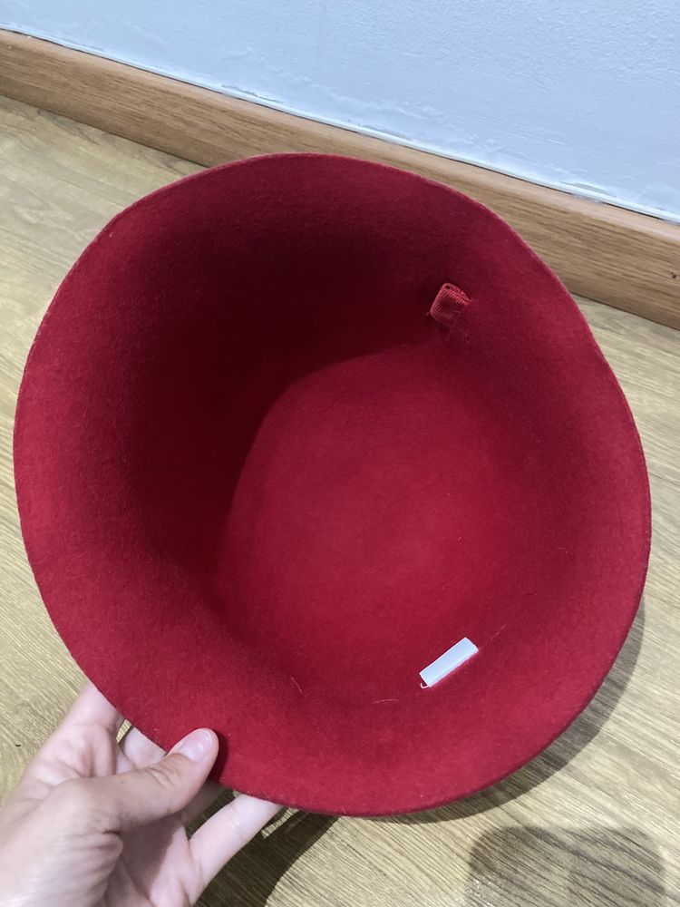 Chapéu de fazenda vermelho Zara