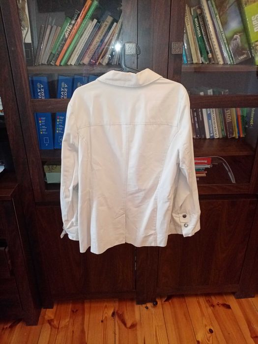 kremowy ladny zakiet