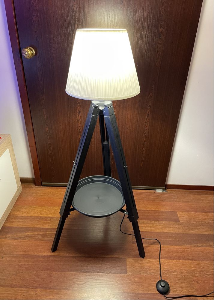 Lampa podłogowa trójnóg