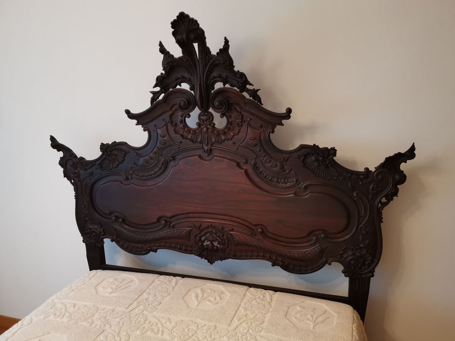 Vendo Cama Estilo D. João V com estrado