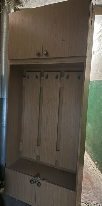 Шафа в прихожу продам