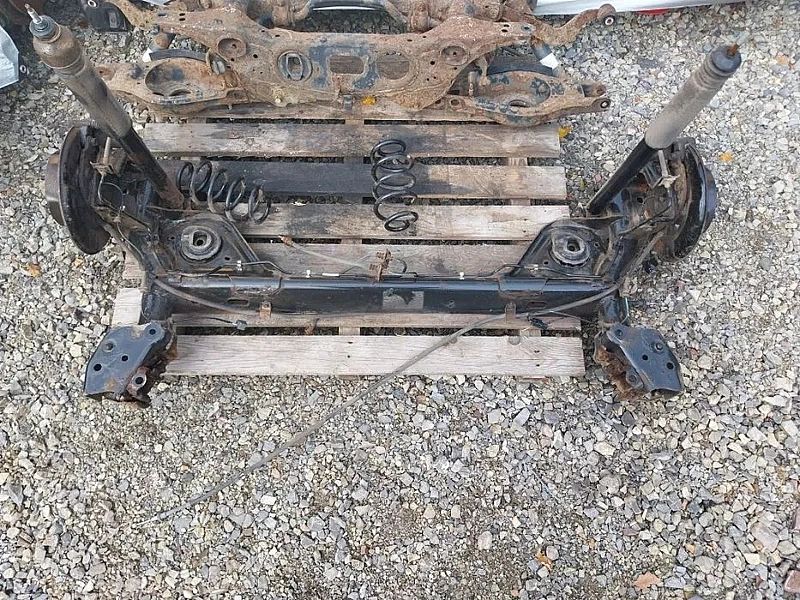 Zawieszenie belka tył 1.6 b nissan juke F15/12r