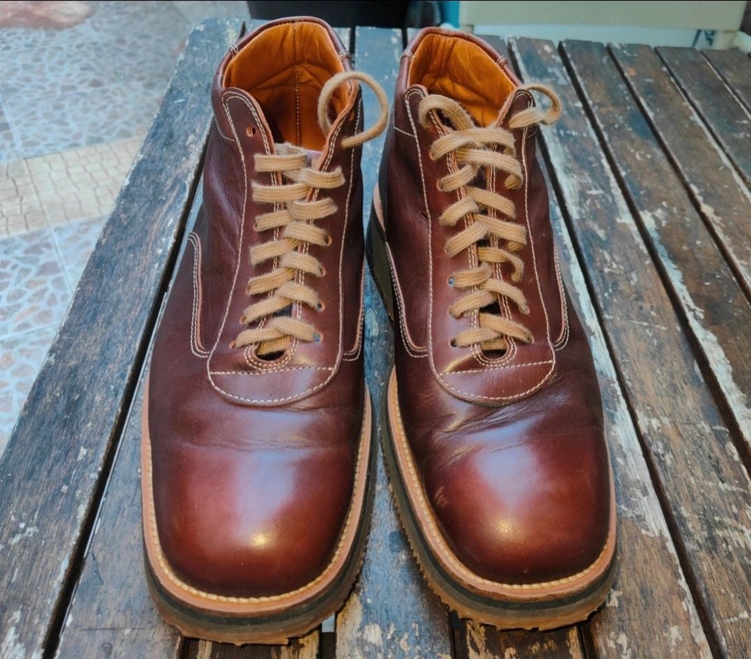 Botas Italianas de pele natural, cozidas e em muito bom estado